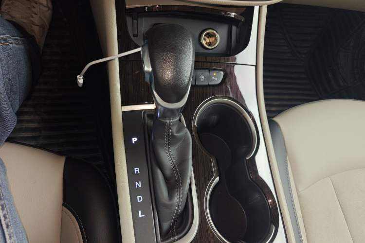Used Buick Verano 2019 Sedan 15S Automatic Leading Model Gear Lever