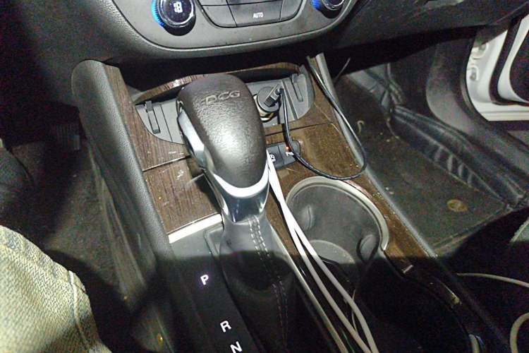 Used Buick Verano 2019 Sedan 20T Dual-Clutch Elite Model Gear Lever