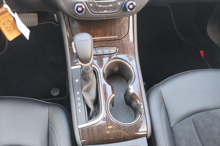 Used Buick Verano 2019 Sedan 20T Dual-Clutch Elite Model Gear Lever