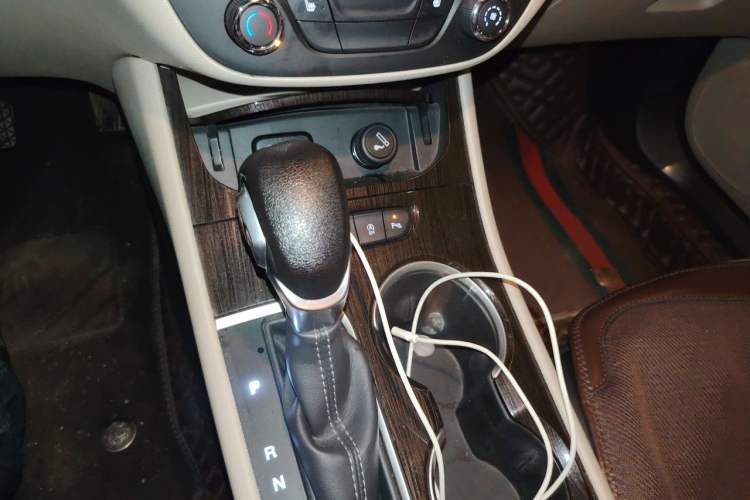 Used Buick Verano 2019 Sedan 15S Automatic Leading Model Gear Lever