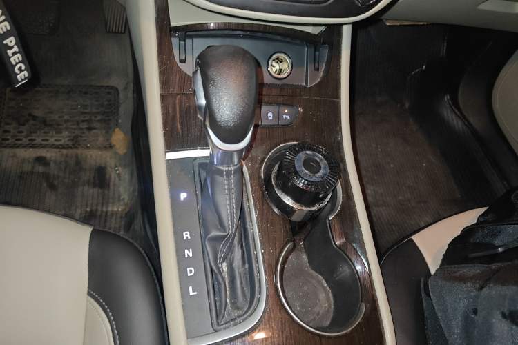 Used Buick Verano 2019 Sedan 15S Automatic Leading Model Gear Lever