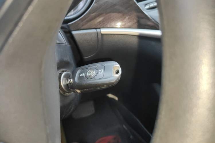 Used Buick Verano 2019 Sedan 20T Dual-Clutch Leading Model Interior 1