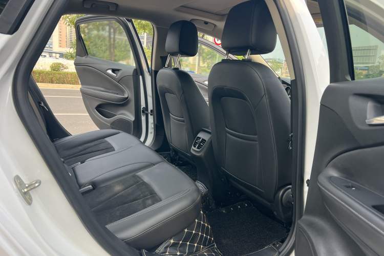 Used Buick Verano 2019 Sedan 20T Dual-Clutch Elite Model Interior 3