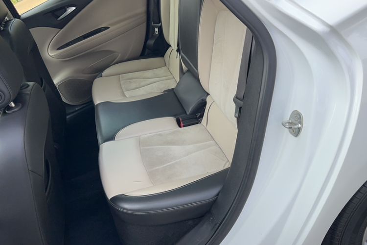 Used Buick Verano 2019 Sedan 15S Automatic Leading Model Interior 3