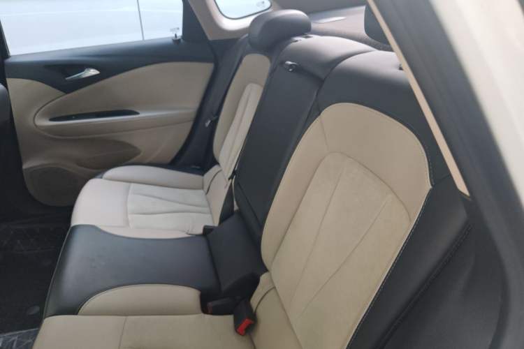 Used Buick Verano 2019 Sedan 15S Automatic Leading Model Interior 4
