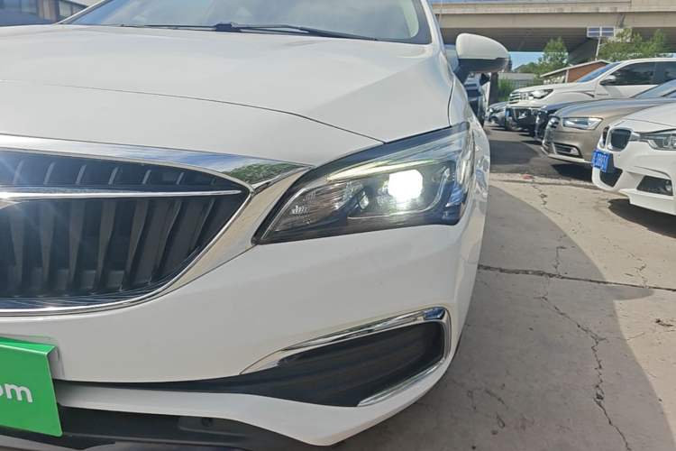 Used Buick Verano 2019 Sedan 20T Dual-Clutch Leading Model Left Front Headlight