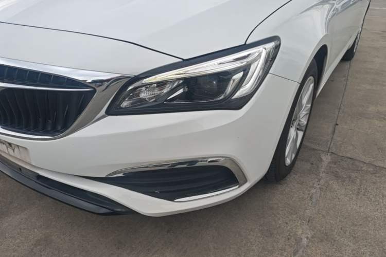 Used Buick Verano 2019 Sedan 20T Dual-Clutch Elite Model Left Front Headlight