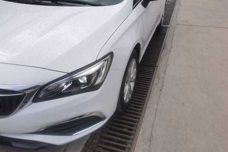 Used Buick Verano 2019 Sedan 20T Dual-Clutch Leading Model Left Front Headlight