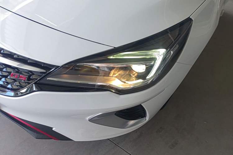 Used Buick Verano 2019 Hatchback GS 20T Dual-Clutch Leading Model Left Front Headlight