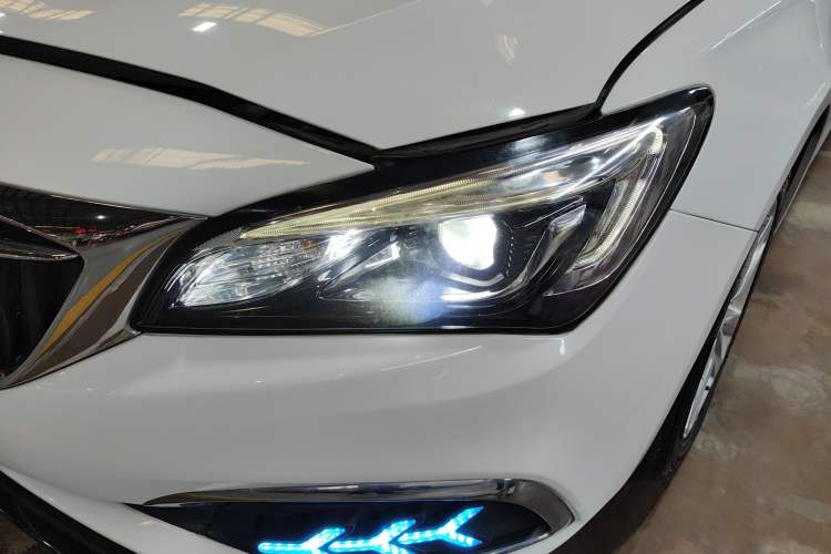 Used Buick Verano 2019 Sedan 20T Dual-Clutch Leading Model Left Front Headlight