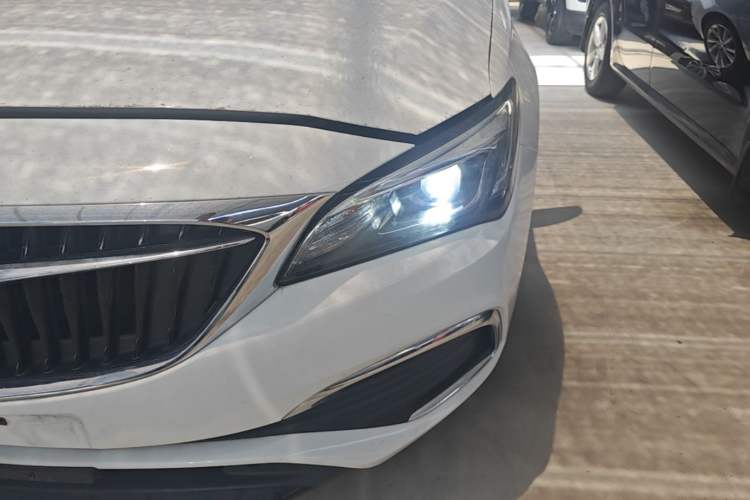 Used Buick Verano 2019 Sedan 15S Automatic Leading Model Left Front Headlight