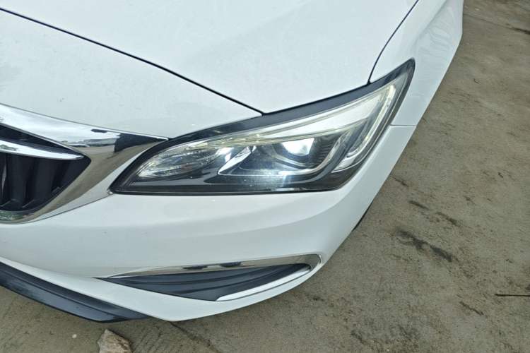 Used Buick Verano 2019 Sedan 20T Dual-Clutch Leading Model Left Front Headlight