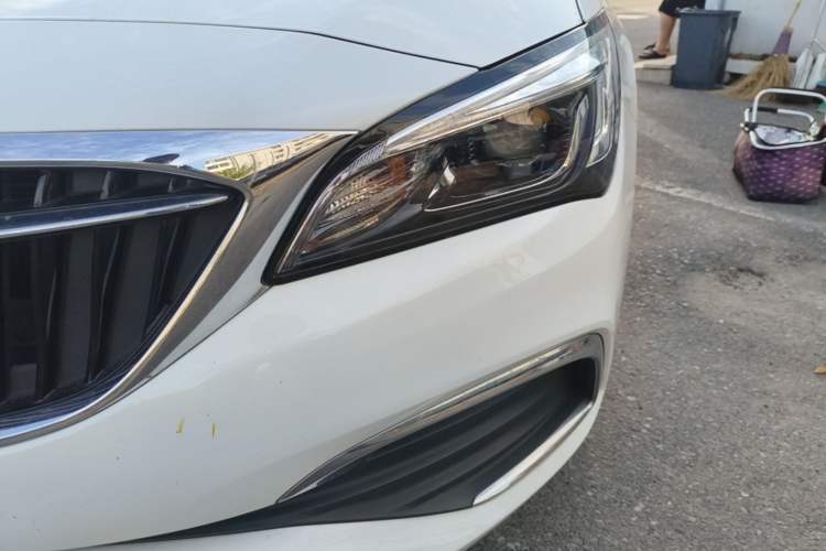 Used Buick Verano 2019 Sedan 20T Dual-Clutch Elite Model Left Front Headlight