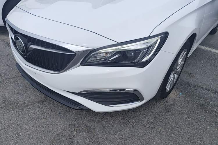 Used Buick Verano 2019 Sedan 20T Dual-Clutch Elite Model Left Front Headlight