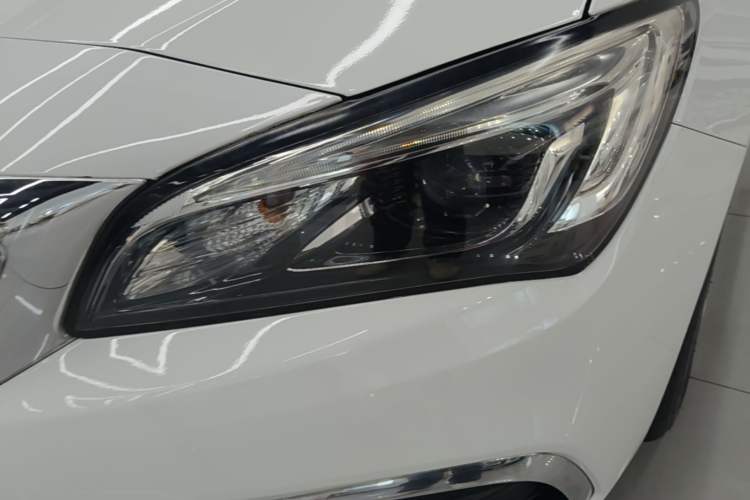 Used Buick Verano 2019 Sedan 15S Automatic Leading Model Left Front Headlight