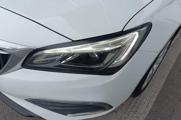 Used Buick Verano 2019 Sedan 20T Dual-Clutch Leading Model Left Front Headlight