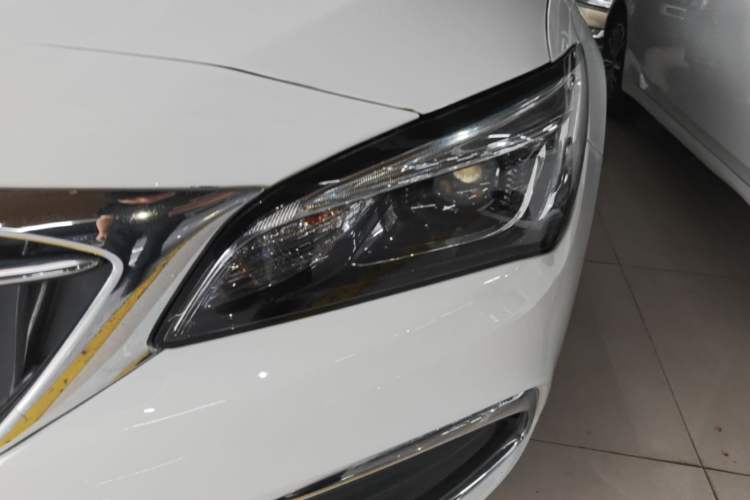 Used Buick Verano 2019 Sedan 15S Automatic Leading Model Left Front Headlight