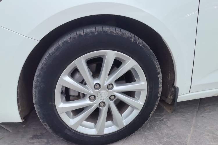 Used Buick Verano 2019 Sedan 15S Automatic Leading Model Left Front Wheel Hub