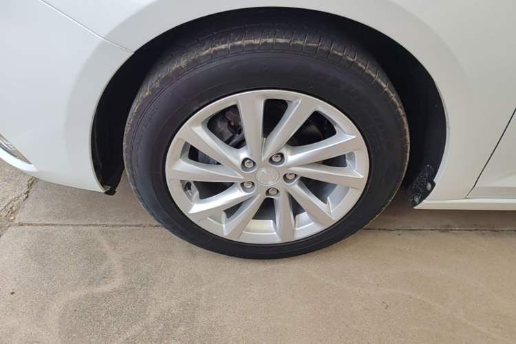 Used Buick Verano 2019 Sedan 15S Automatic Leading Model Left Front Wheel Hub
