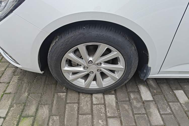 Used Buick Verano 2019 Sedan 15S Automatic Leading Model Left Front Wheel Hub