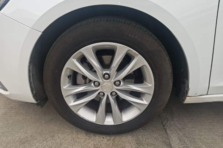Used Buick Verano 2019 Sedan 20T Dual-Clutch Elite Model Left Front Wheel Hub
