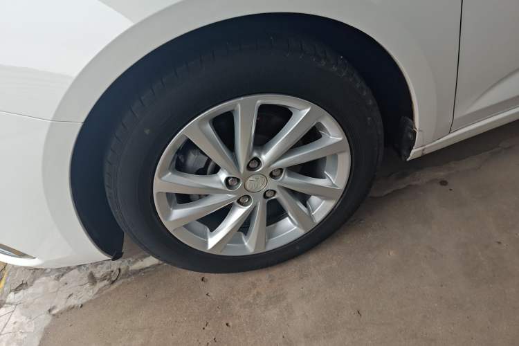 Used Buick Verano 2019 Sedan 15S Automatic Leading Model Left Front Wheel Hub
