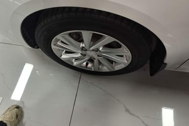 Used Buick Verano 2019 Sedan 15S Automatic Leading Model Left Front Wheel Hub
