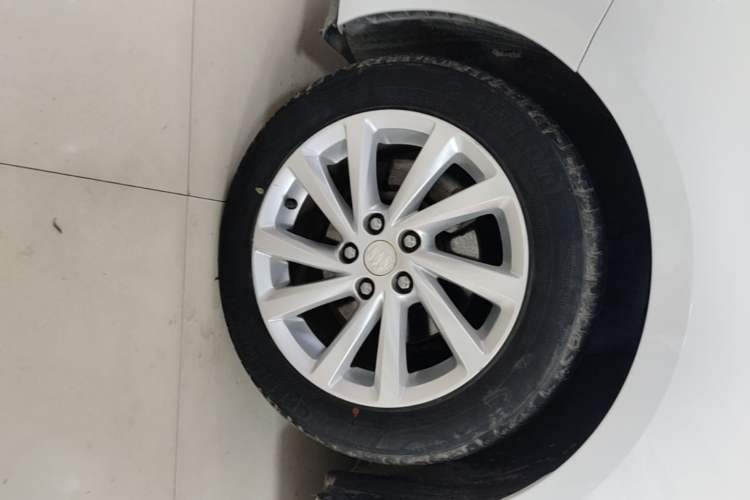 Used Buick Verano 2019 Sedan 15S Automatic Leading Model Left Front Wheel Hub