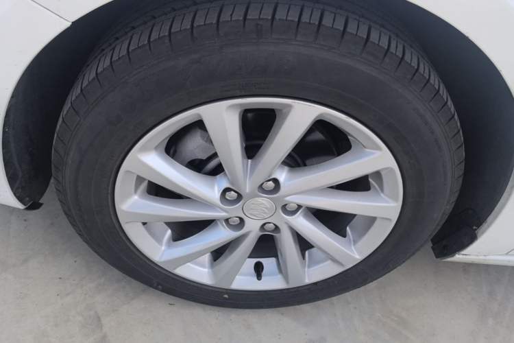 Used Buick Verano 2019 Sedan 15S Automatic Leading Model Left Front Wheel Hub