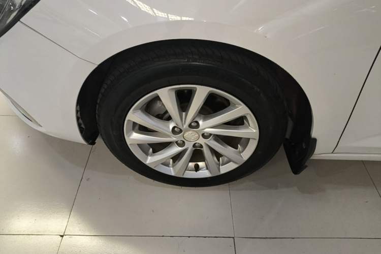 Used Buick Verano 2019 Sedan 15S Automatic Leading Model Left Front Wheel Hub