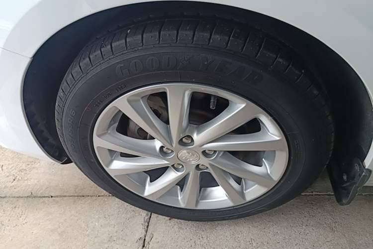 Used Buick Verano 2019 Sedan 15S Automatic Leading Model Left Front Wheel Hub