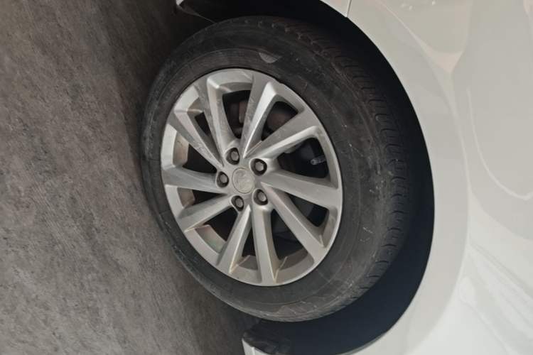 Used Buick Verano 2019 Sedan 15S Automatic Leading Model Left Front Wheel Hub