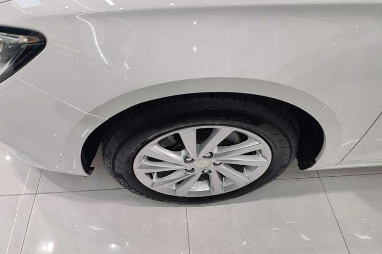 Used Buick Verano 2019 Sedan 15S Automatic Leading Model Left Front Wheel Hub