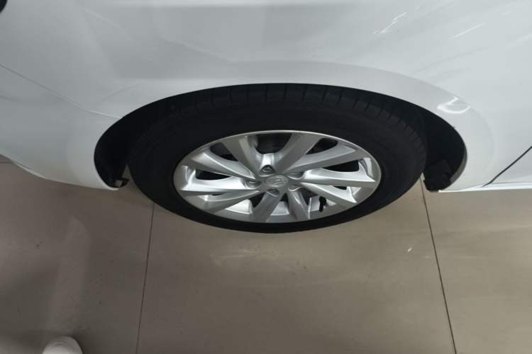 Used Buick Verano 2019 Sedan 15S Automatic Leading Model Left Front Wheel Hub