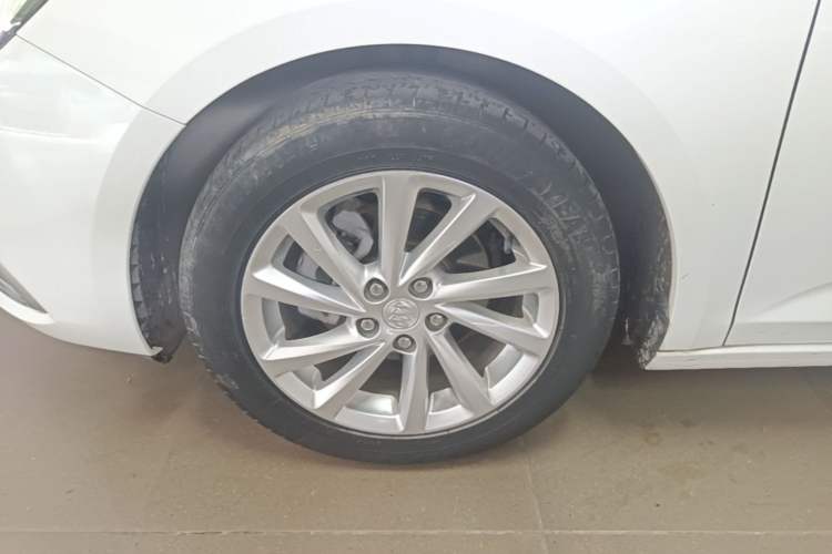 Used Buick Verano 2019 Sedan 15S Automatic Leading Model Left Front Wheel Hub