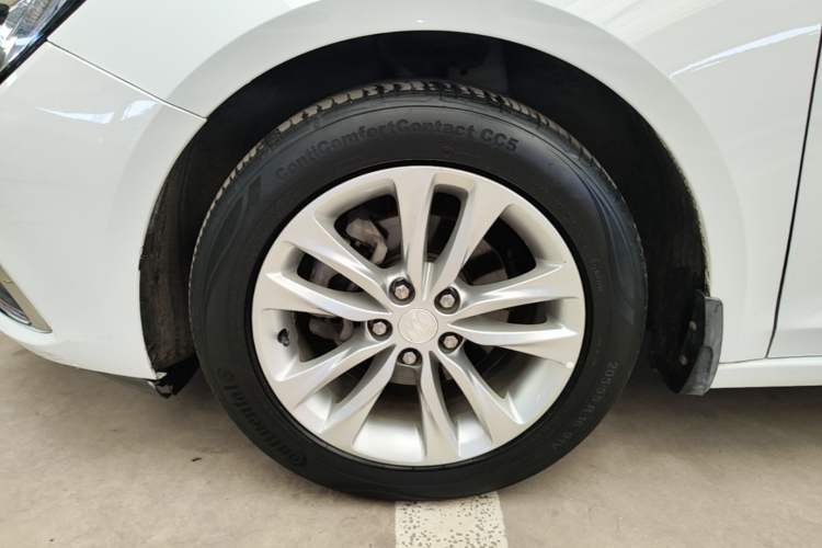 Used Buick Verano 2019 Sedan 20T Dual-Clutch Leading Model Left Front Wheel Hub