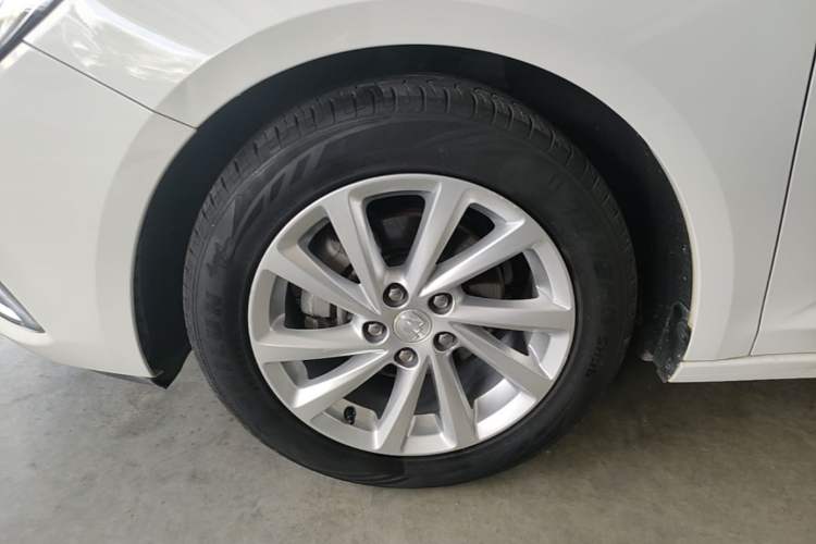 Used Buick Verano 2019 Sedan 15S Automatic Leading Model Left Front Wheel Hub