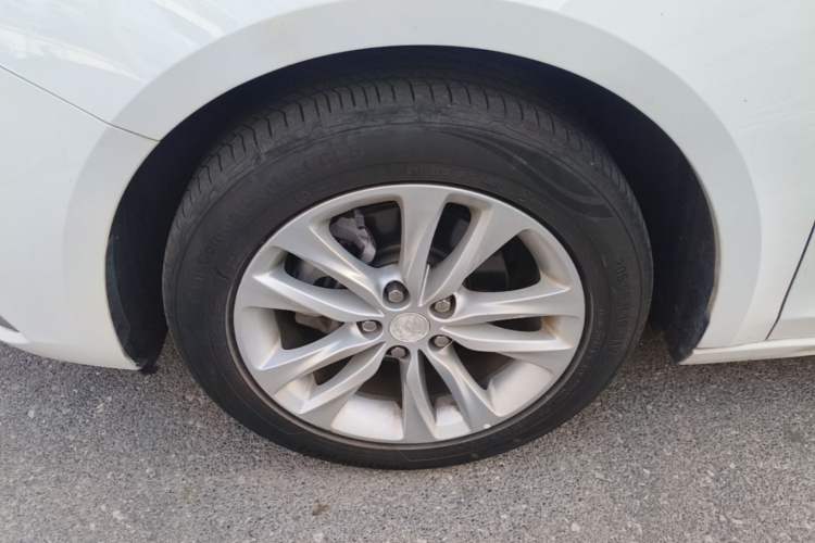 Used Buick Verano 2019 Sedan 20T Dual-Clutch Elite Model Left Front Wheel Hub