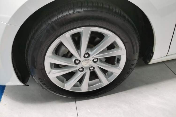Used Buick Verano 2019 Sedan 15S Automatic Leading Model Left Front Wheel Hub