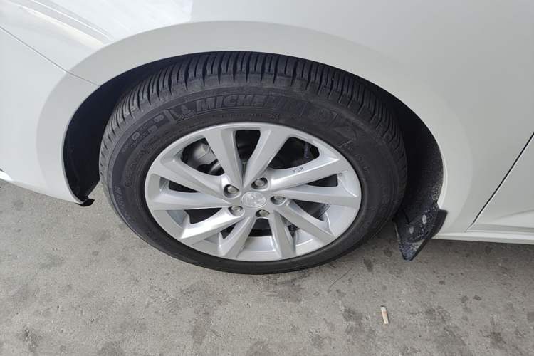 Used Buick Verano 2019 Sedan 15S Automatic Leading Model Left Front Wheel Hub