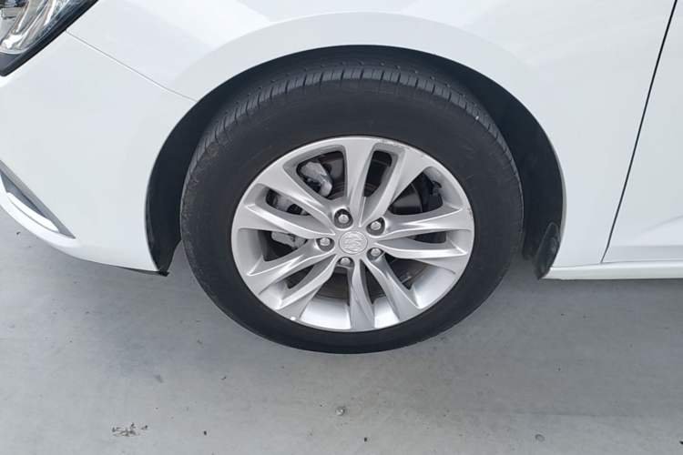 Used Buick Verano 2019 Sedan 20T Dual-Clutch Elite Model Left Front Wheel Hub