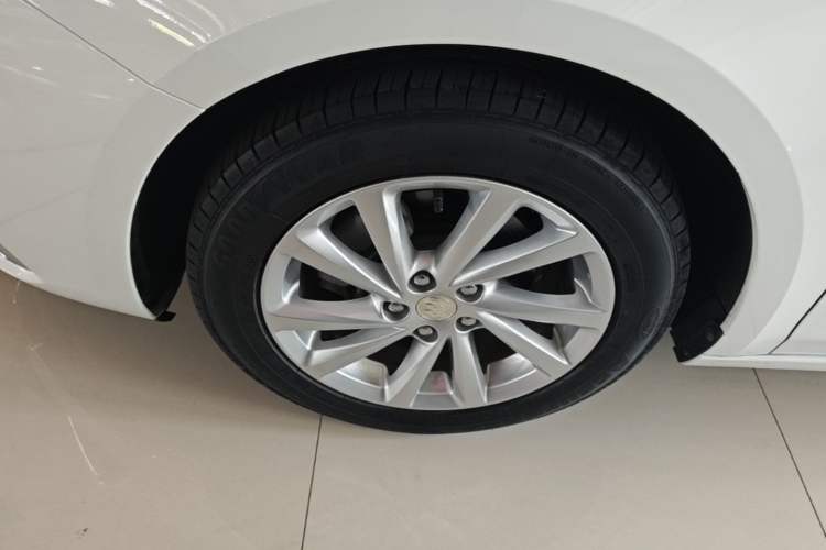 Used Buick Verano 2019 Sedan 15S Automatic Leading Model Left Front Wheel Hub
