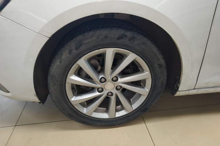Used Buick Verano 2019 Sedan 15S Automatic Leading Model Left Front Wheel Hub
