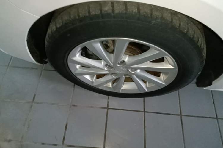 Used Buick Verano 2019 Sedan 15S Automatic Leading Model Left Front Wheel Hub