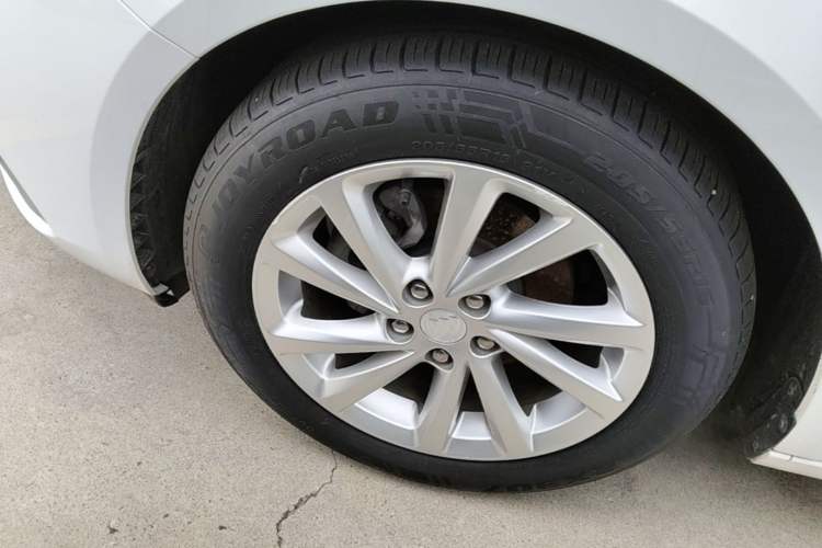 Used Buick Verano 2019 Sedan 15S Automatic Leading Model Left Front Wheel Hub