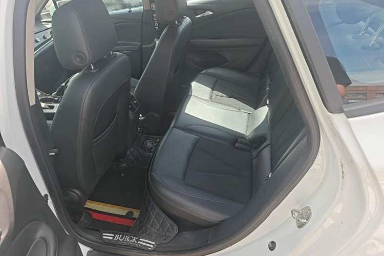 Used Buick Verano 2019 Sedan 20T Dual-Clutch Leading Model Left Rear Seat