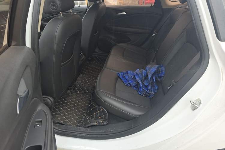 Used Buick Verano 2019 Sedan 20T Dual-Clutch Leading Model Left Rear Seat