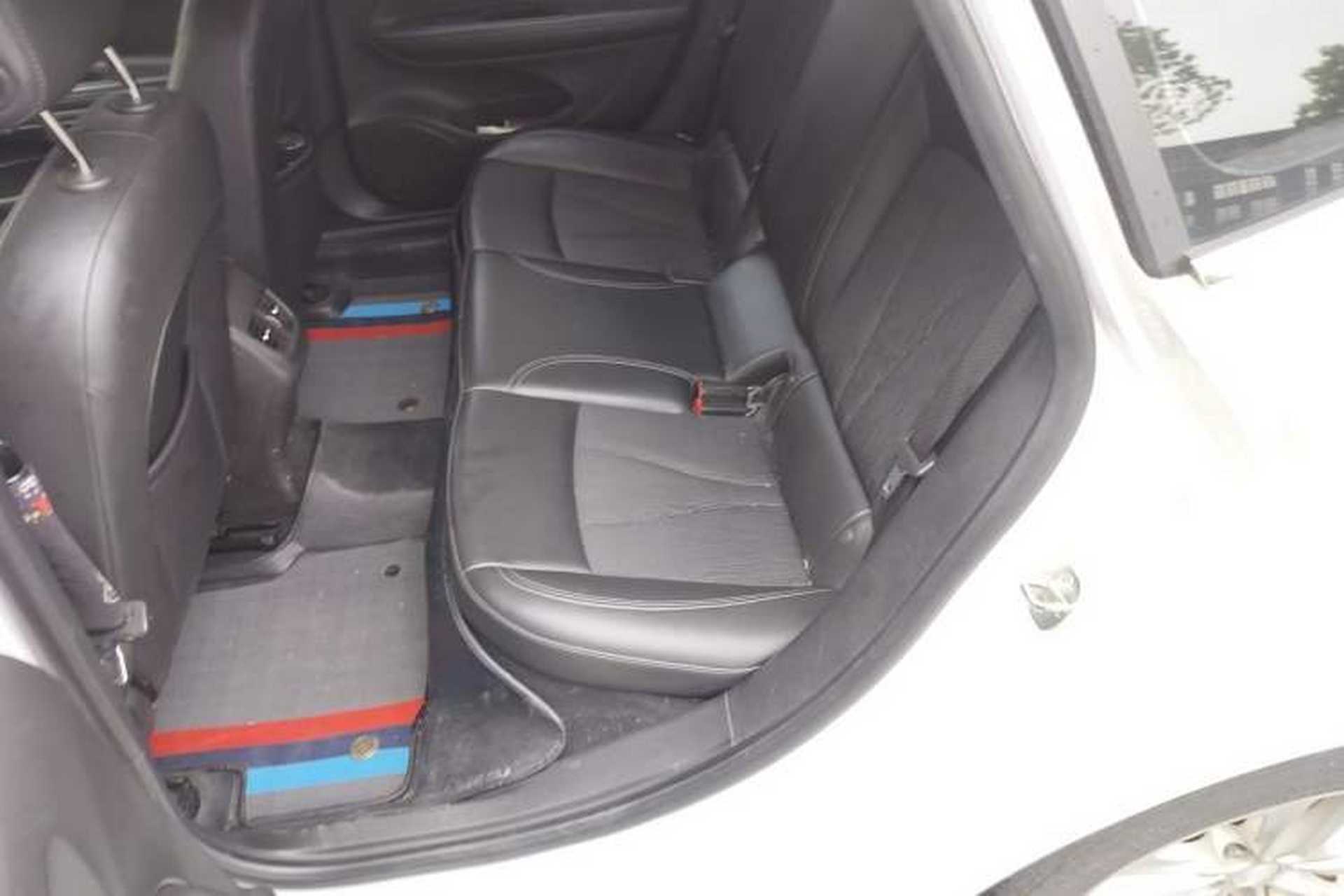Used Buick Verano 2019 Sedan 20T Dual-Clutch Leading Model Left Rear Seat