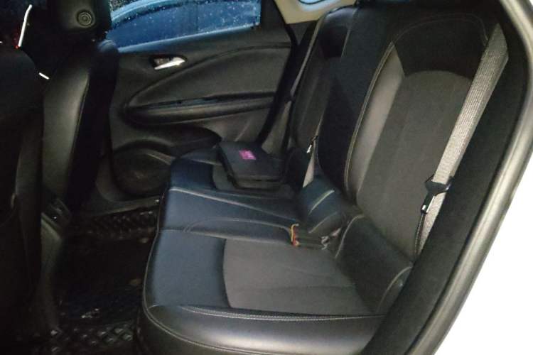Used Buick Verano 2019 Sedan 20T Dual-Clutch Leading Model Left Rear Seat