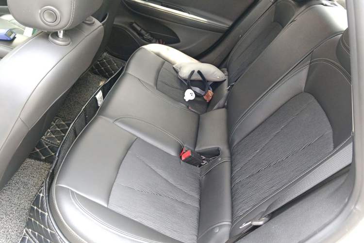 Used Buick Verano 2019 Sedan 20T Dual-Clutch Leading Model Left Rear Seat